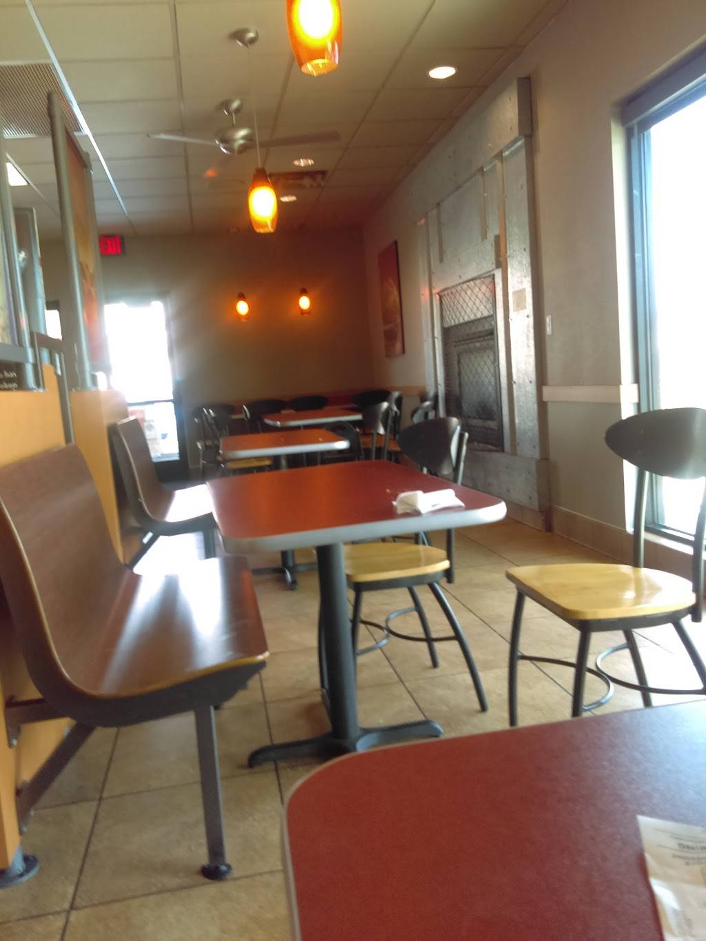 Jack in the Box | restaurant | 2611 S Hampton Rd, Dallas, TX 75224, USA | 2143378511 OR +1 214-337-8511
