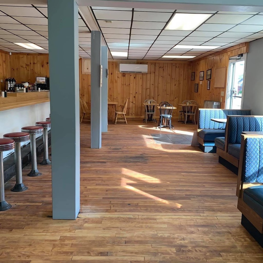 Sebago’s Station Four | restaurant | 256 Sebago Rd, Sebago, ME 04029, USA | 2077875163 OR +1 207-787-5163