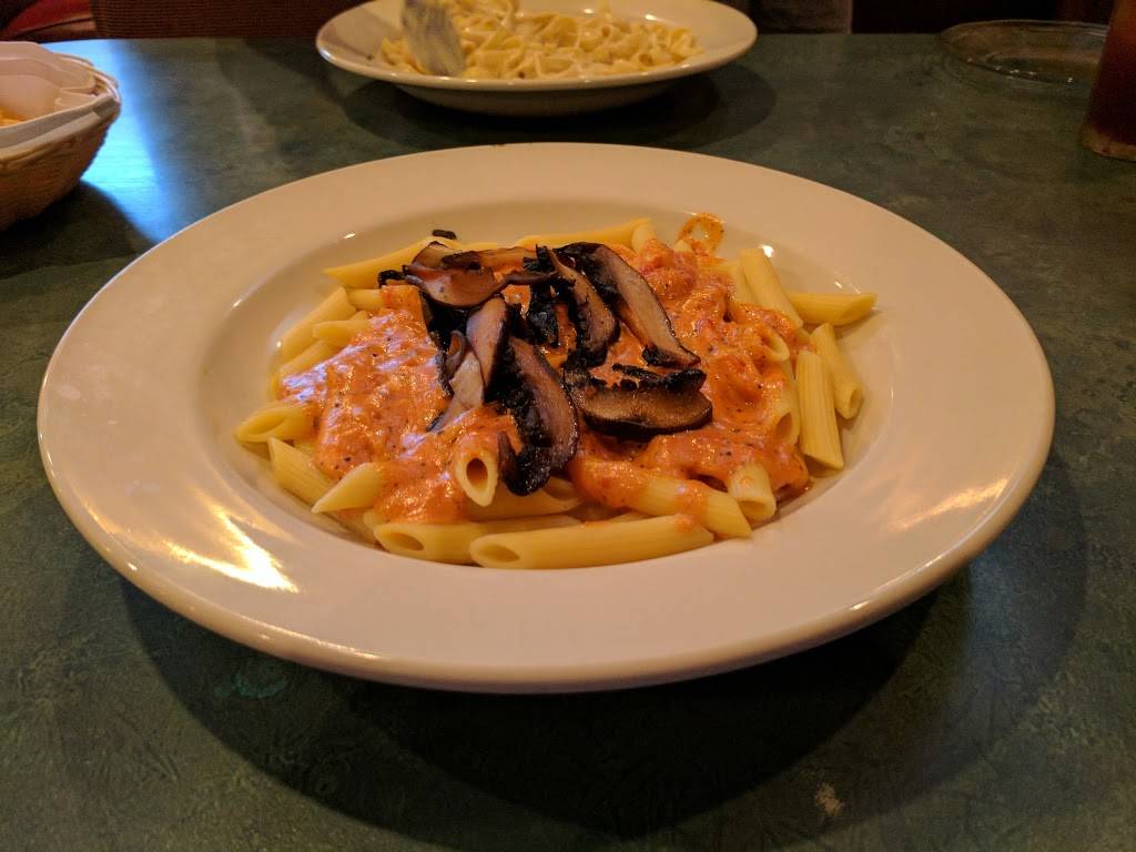 Paisanos Ristorante | restaurant | 2112 W 25th St, Lawrence, KS 66047, USA | 7858383500 OR +1 785-838-3500