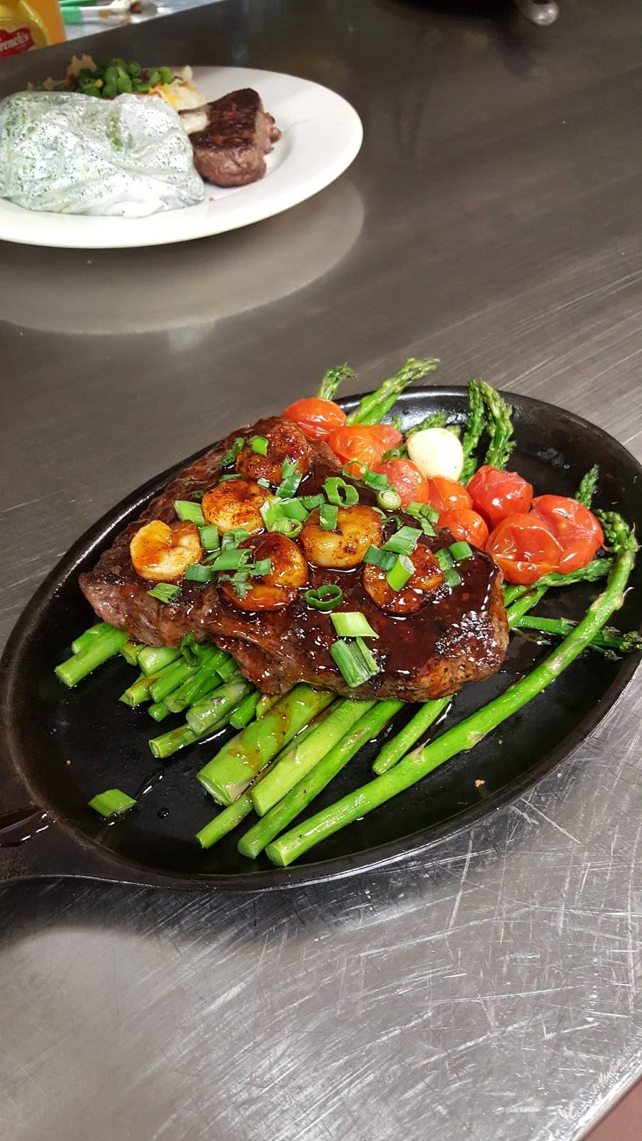 Chilis Grill & Bar | meal takeaway | 9720 Von Allmen Ct suite a, Louisville, KY 40241, USA | 5023018880 OR +1 502-301-8880