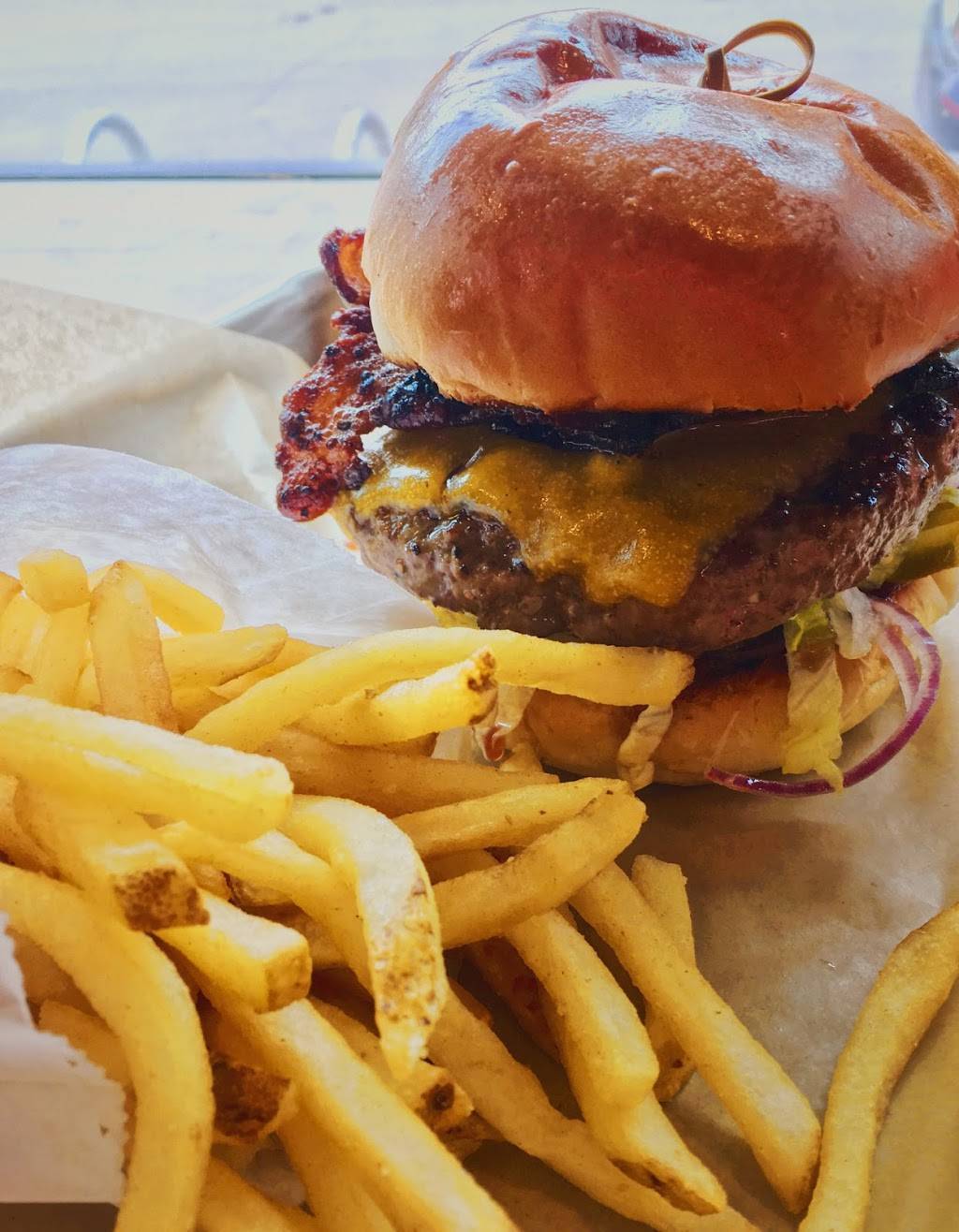 Little Big Burger - Austin | restaurant | 1630 E 6th St #100, Austin, TX 78702, USA | 5128615449 OR +1 512-861-5449