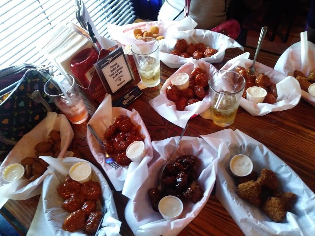 Legend Larrys | restaurant | 2035 University Ave, Green Bay, WI 54302, USA | 9204357000 OR +1 920-435-7000