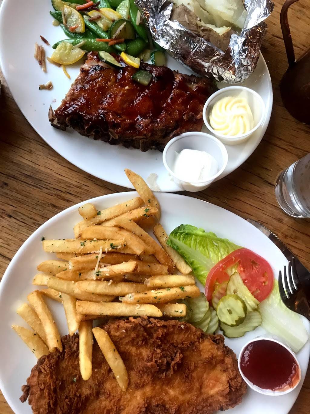 Gashouse | restaurant | 34185 US-6, Edwards, CO 81632, USA | 9709263613 OR +1 970-926-3613