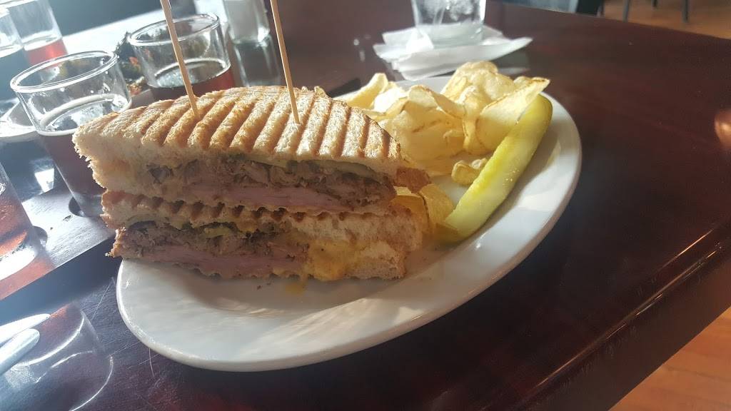 Northern Oak Brewery | restaurant | 806 N Saginaw St, Holly, MI 48442, USA | 2486347515 OR +1 248-634-7515