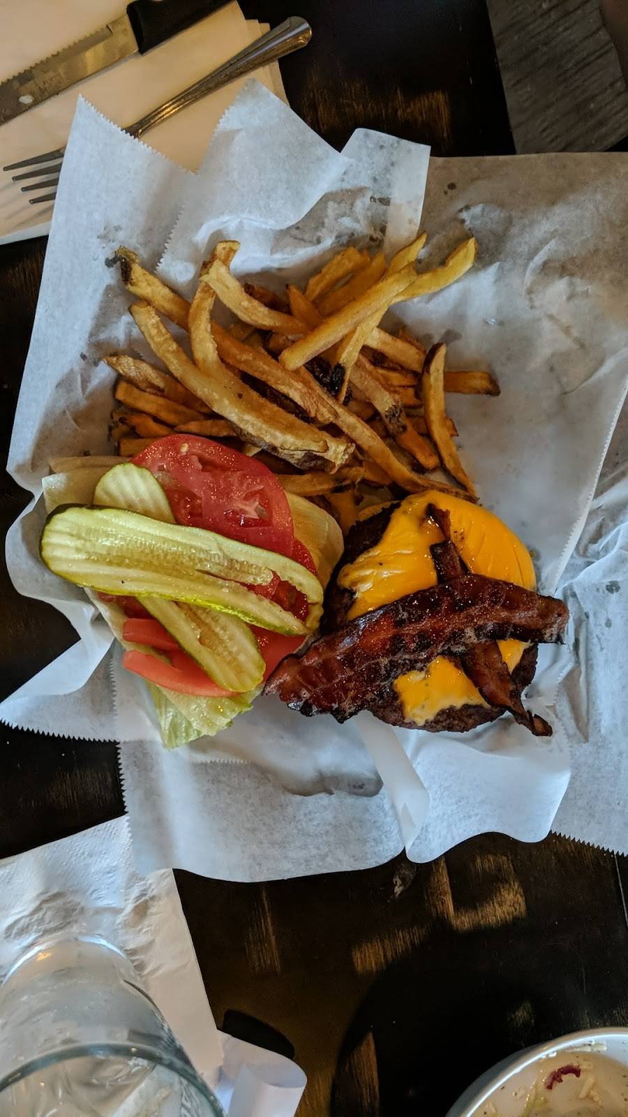 Barrel Junction | restaurant | 3108 William Flinn Hwy, Allison Park, PA 15101, USA | 4122130600 OR +1 412-213-0600