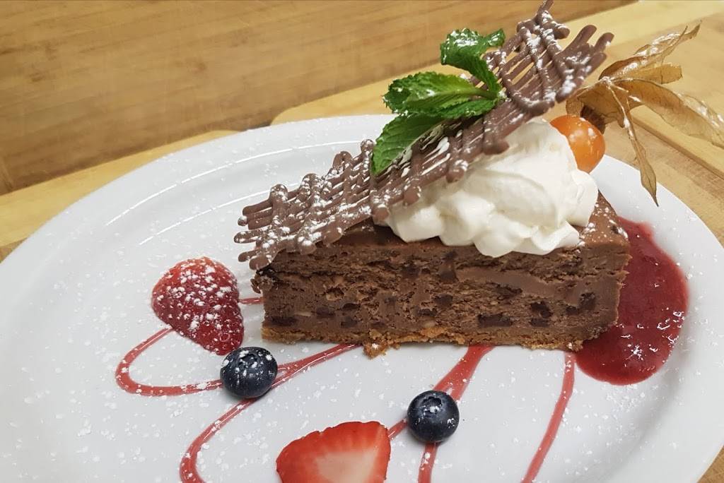 The Slye Fox | restaurant | 4057 New St, Burlington, ON L7L 1S8, Canada | 9053334994 OR +1 905-333-4994