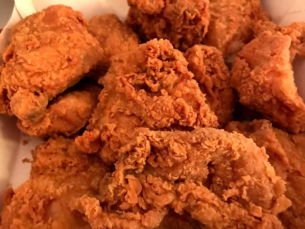 Popeyes Central Parkway | restaurant | 325 Central Pkwy W, Mississauga, ON L5B 3X9, Canada | 9052813500 OR +1 905-281-3500