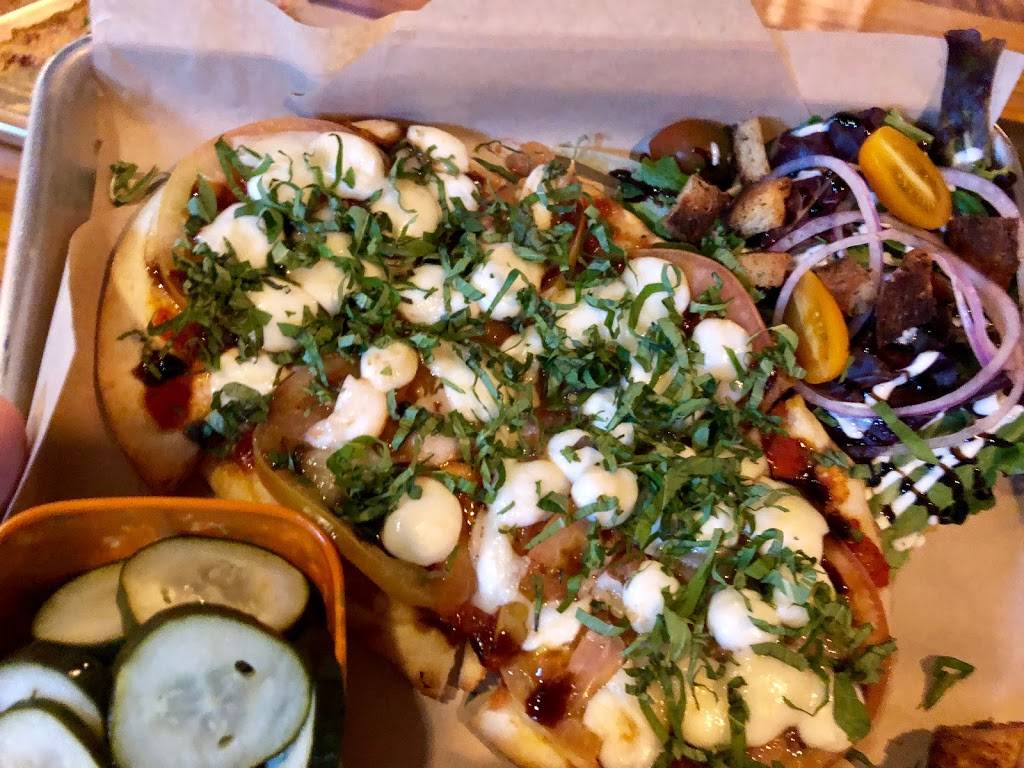 The Dakota East Side Ice House | restaurant | 433 S Hackberry, San Antonio, TX 78203, USA | 2103756009 OR +1 210-375-6009