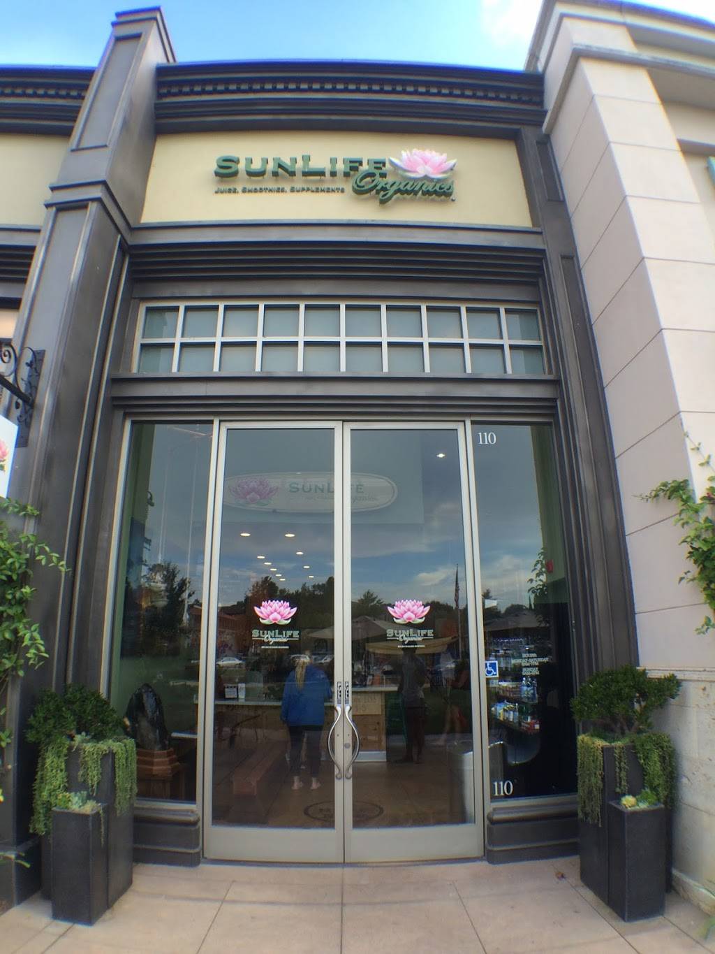 SunLife Organics | cafe | 2200 Thousand Oaks Blvd, Thousand Oaks, CA 91362, USA | 8053792999 OR +1 805-379-2999