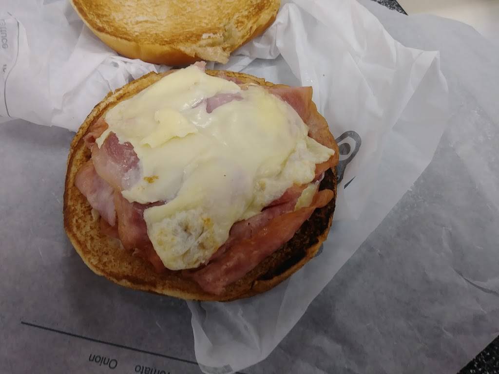 Hardees | restaurant | 10224 Big Bend Rd, Kirkwood, MO 63122, USA | 3149091430 OR +1 314-909-1430