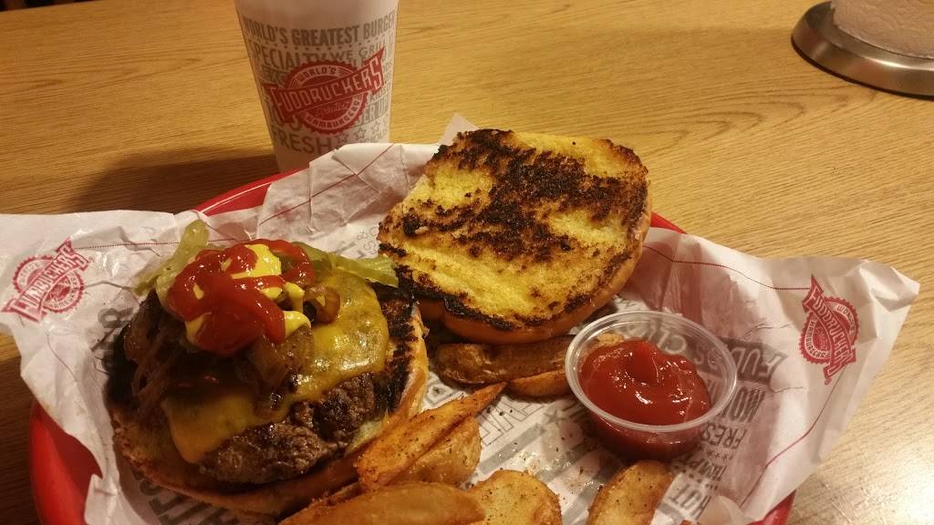 Fuddruckers | restaurant | 39 Norwich-Westerly Rd, Ledyard, CT 06339, USA | 8603123000 OR +1 860-312-3000
