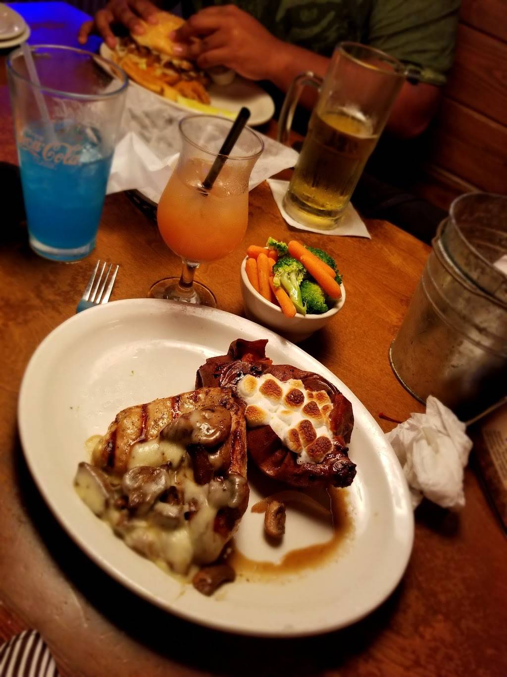 Texas Roadhouse | restaurant | 1020 Lenoir Rhyne Blvd SE, Hickory, NC 28602, USA | 8283259815 OR +1 828-325-9815