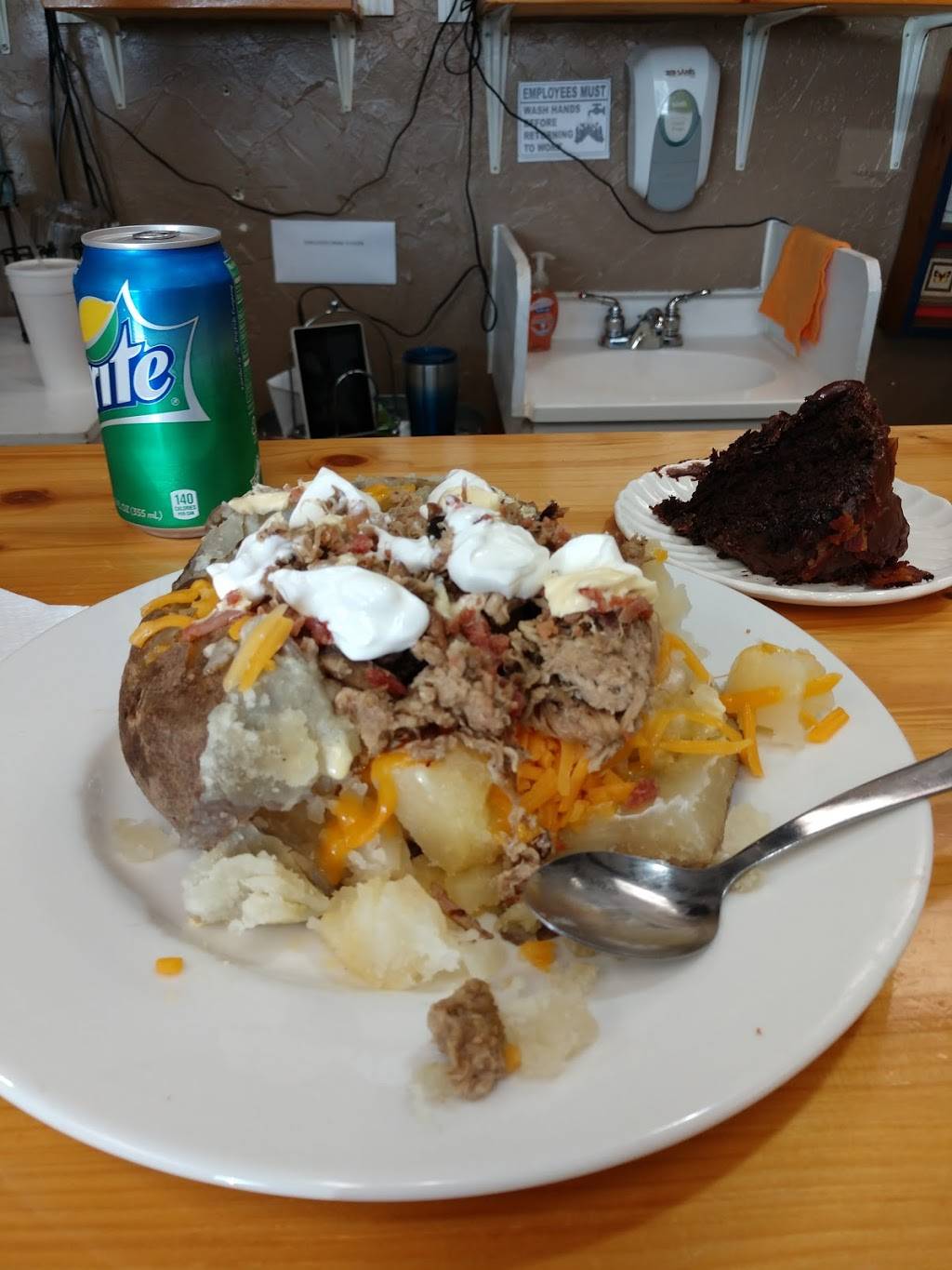 DELLALICIOUS EATERY and BBQ | restaurant | 1436 Winchester Hwy, Fayetteville, TN 37334, USA | 9312972500 OR +1 931-297-2500