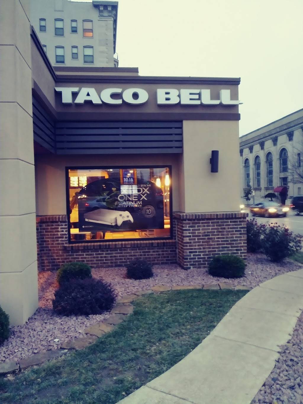 Taco Bell | meal takeaway | 626 N Kingshighway Blvd, St. Louis, MO 63108, USA | 3143679955 OR +1 314-367-9955