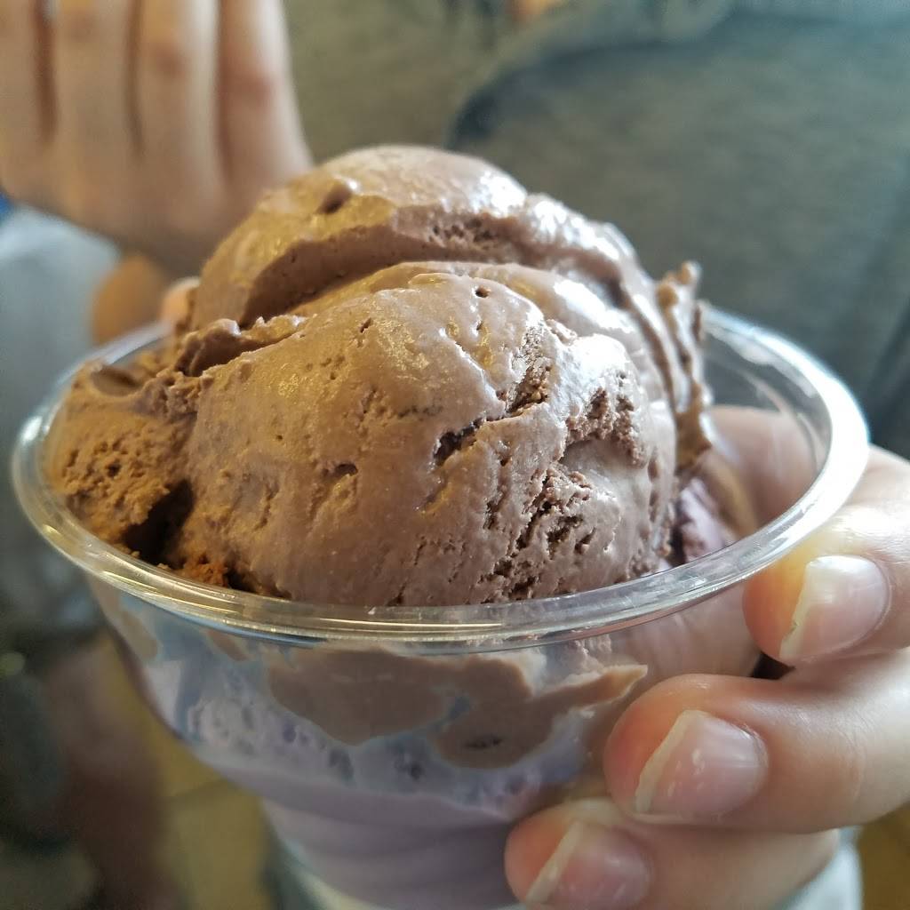 Johns Drive-In | restaurant | 677 Montauk Hwy, Montauk, NY 11954, USA | 6316685515 OR +1 631-668-5515