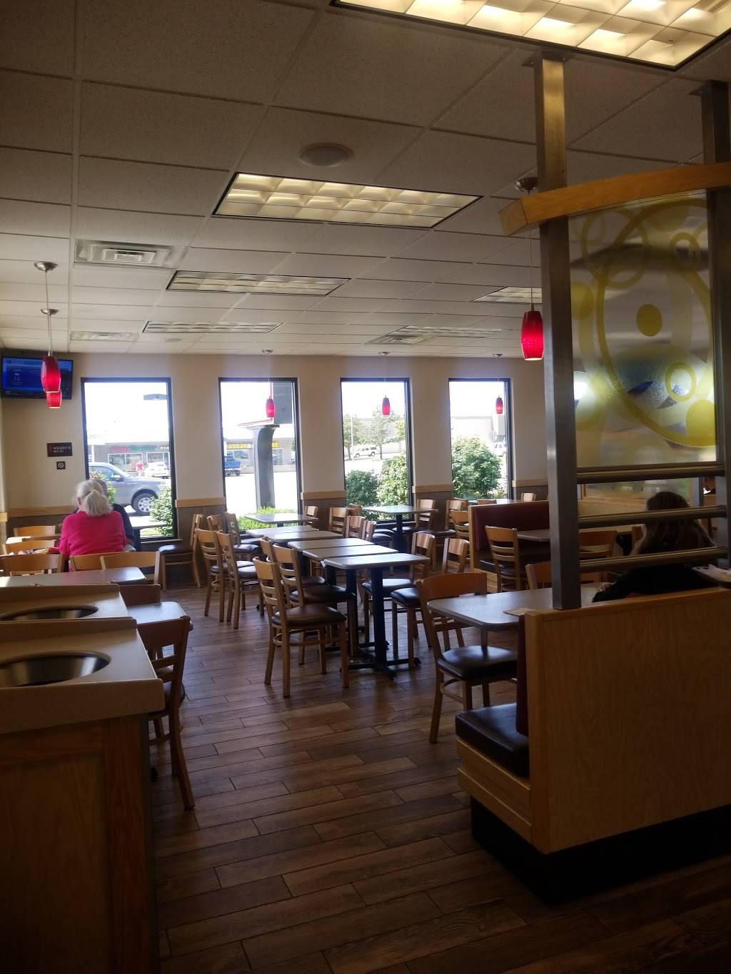 Wendys | restaurant | 112 N Lincoln Rd, Escanaba, MI 49829, USA | 9067895681 OR +1 906-789-5681