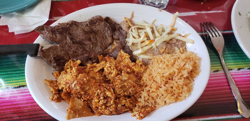 Yolandas Restaurant | restaurant | 3058 S Central Park Ave, Chicago, IL 60623, USA | 7737996667 OR +1 773-799-6667