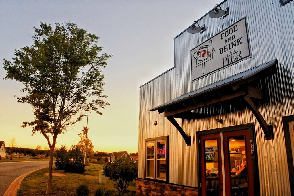 TDS at the PIER | restaurant | 440 Edinburgh Way, Seneca, SC 29678, USA | 8649739546 OR +1 864-973-9546
