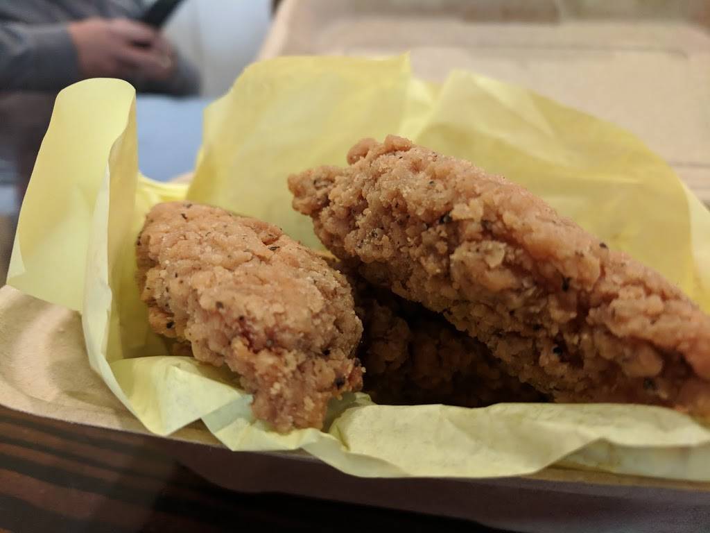 Gordon Biersch | restaurant | 1 Airport Dr, Oakland, CA 94621, USA | 4152438246 OR +1 415-243-8246