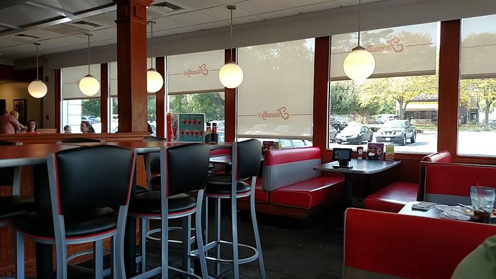 Friendlys | restaurant | 200, Mohawk Trail, Greenfield, MA 01301, USA | 4137745435 OR +1 413-774-5435