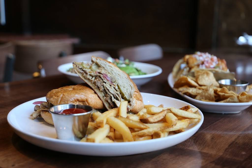 The Boundary Tavern and Grille | restaurant | 1932 W Division St, Chicago, IL 60622, USA | 7732781919 OR +1 773-278-1919