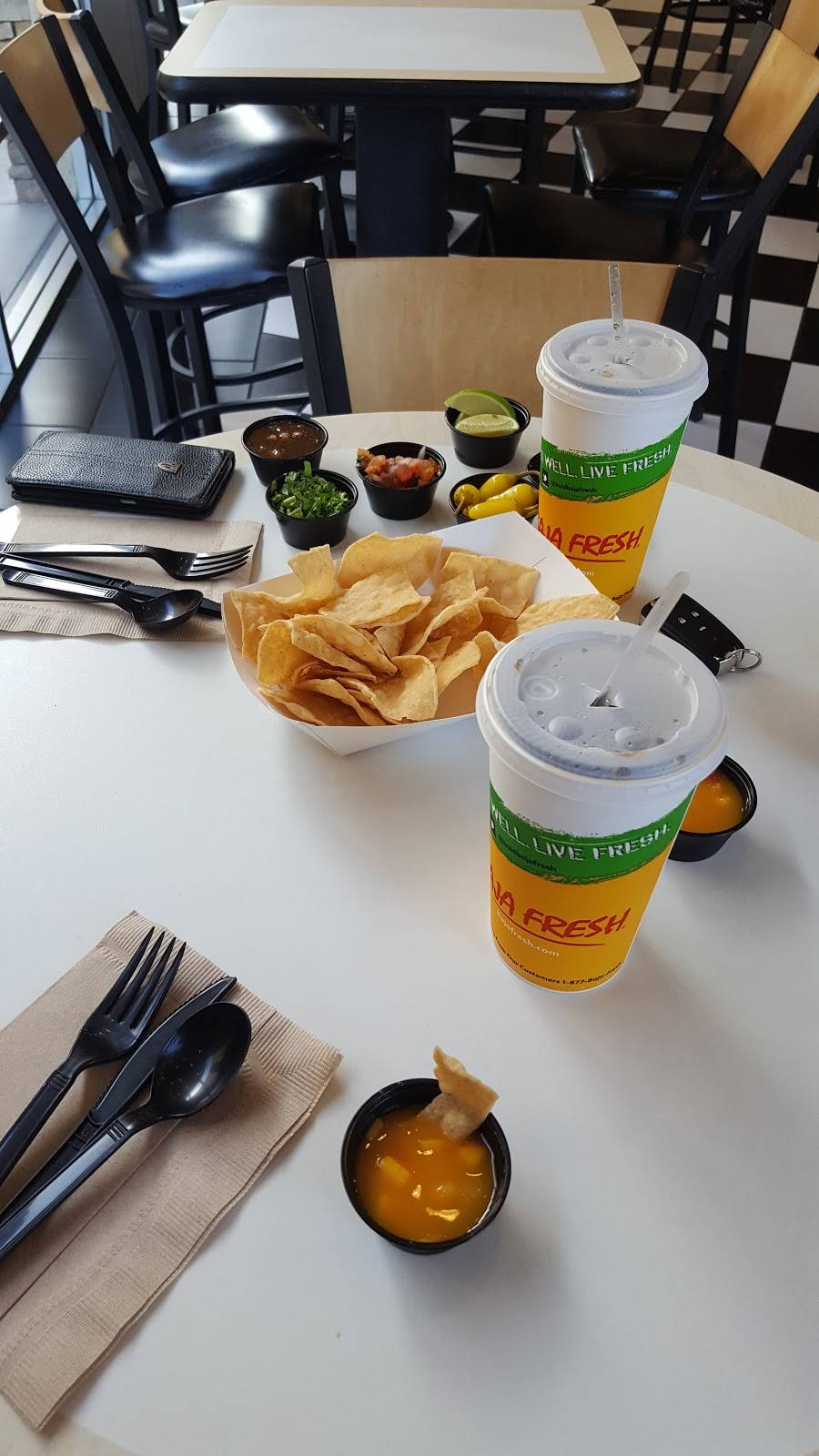 Baja Fresh Mexican Grill | restaurant | 12800 Seal Beach Blvd, Seal Beach, CA 90740, USA | 5625981555 OR +1 562-598-1555