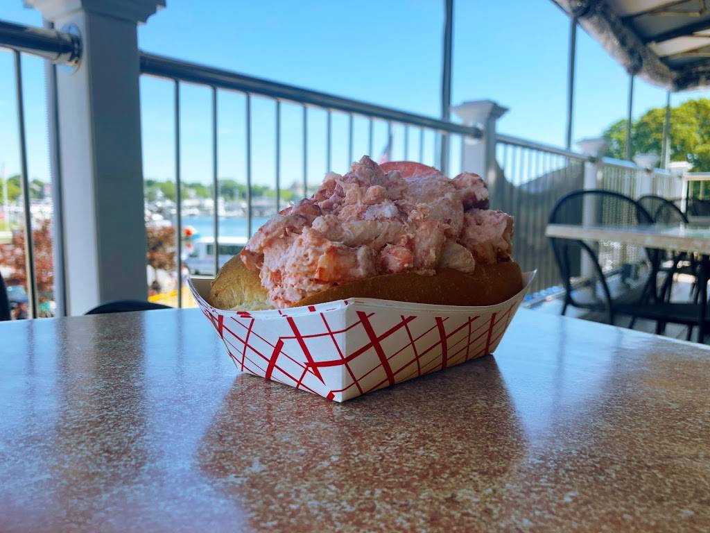 Raw Bar On Ocean Street | restaurant | 230 Ocean St, Hyannis, MA 02601, USA | 5087758800 OR +1 508-775-8800