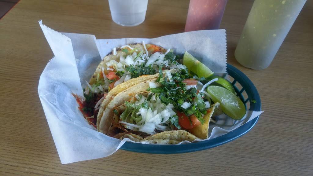 El Famous Burrito | restaurant | 904 N York St, Elmhurst, IL 60126, USA | 6305160905 OR +1 630-516-0905