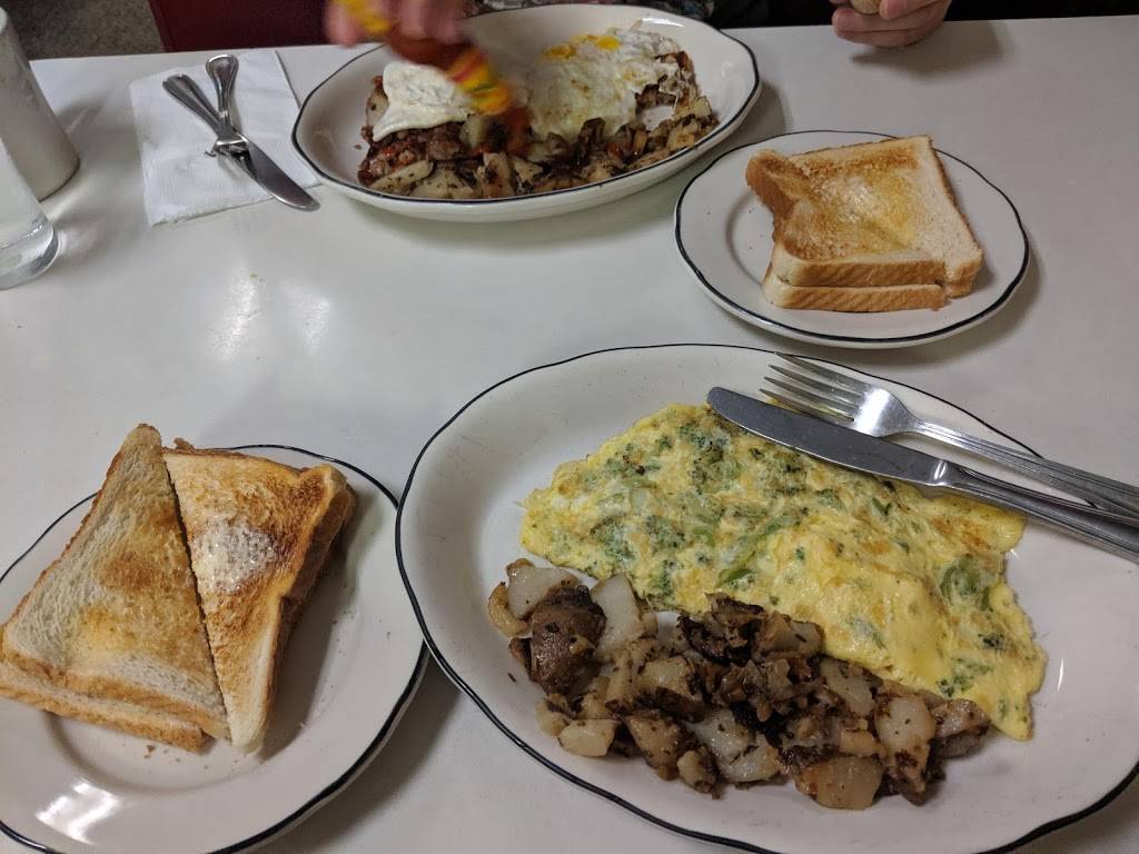 Maugus Restaurant | restaurant | 300 Washington St, Wellesley, MA 02481, USA | 7812359647 OR +1 781-235-9647