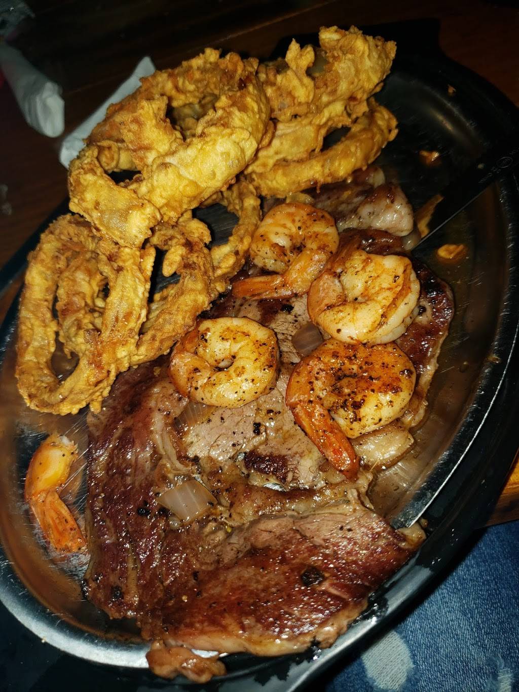 Reds Restaurant and Bar | restaurant | 21110 LA-22, Maurepas, LA 70449, USA | 2256953485 OR +1 225-695-3485