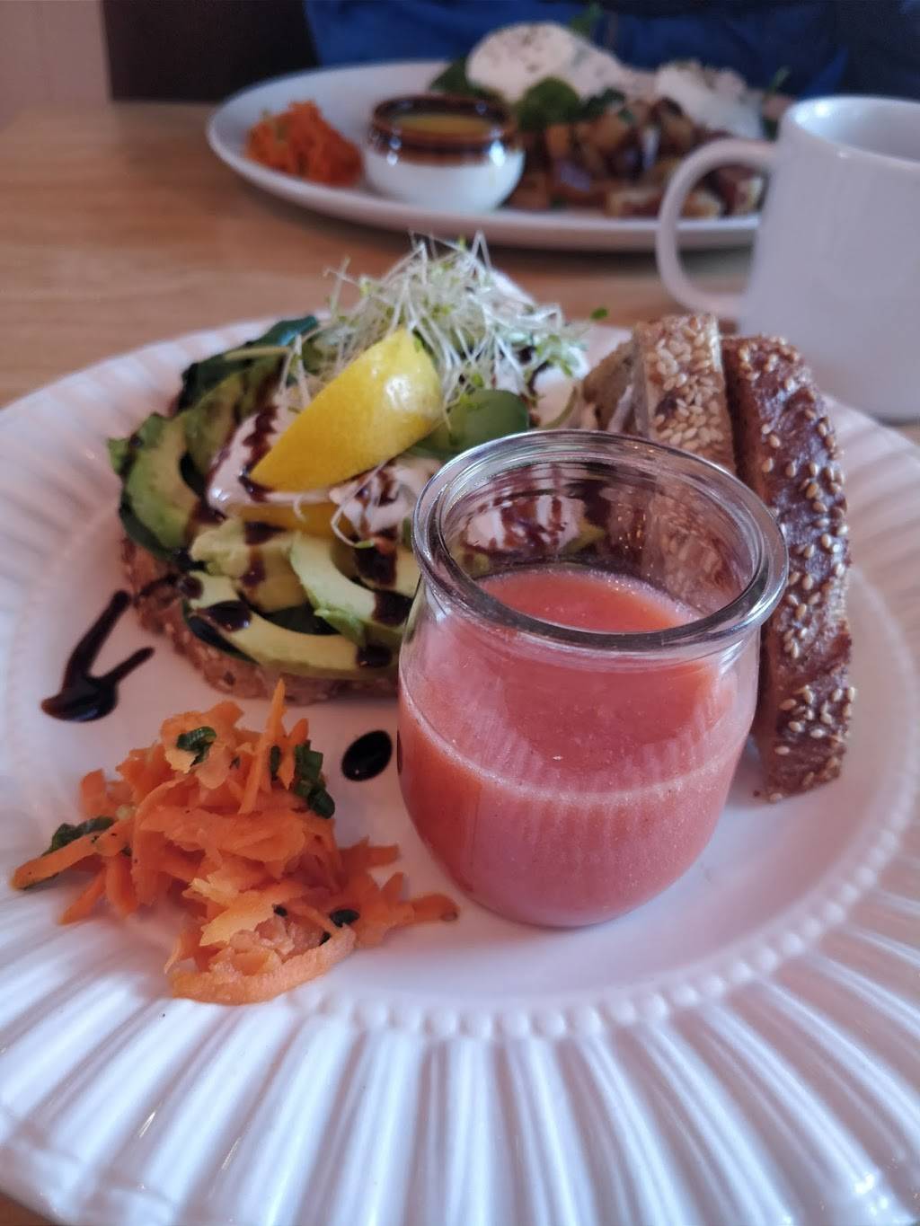 Charlotte café | restaurant | 958 Rue Labelle, Mont-Tremblant, QC J8E 2W5, Canada | 8194296635 OR +1 819-429-6635