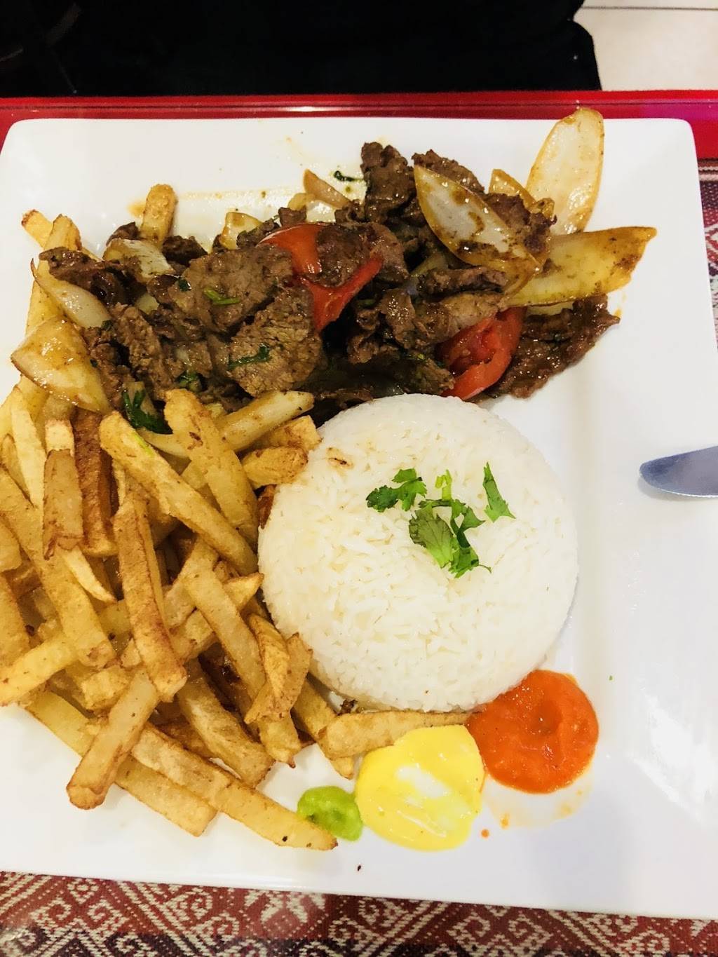 Las 3 Regiones | restaurant | 13840 Braddock Rd, Centreville, VA 20121, USA | 7038305930 OR +1 703-830-5930