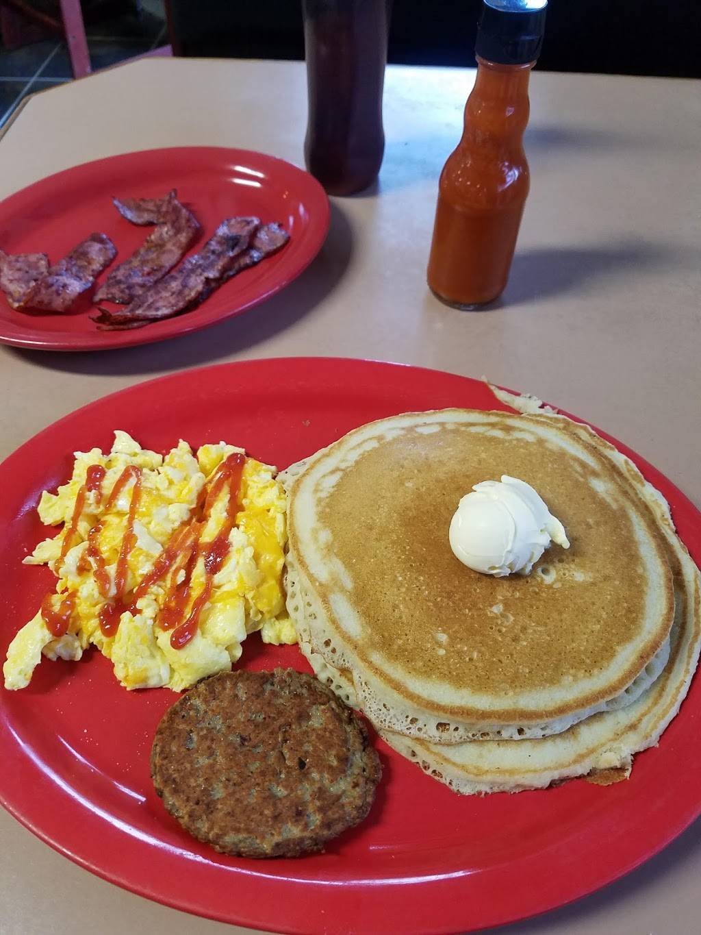 Rockets Cafe | restaurant | 2023 N Reynolds Rd, Toledo, OH 43615, USA | 4195313192 OR +1 419-531-3192