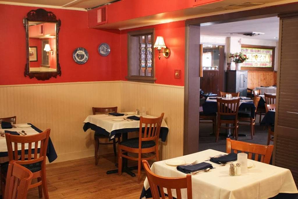 Charlottes Web | restaurant | 39 W Clinton St, Dover, NJ 07801, USA | 9733289387 OR +1 973-328-9387