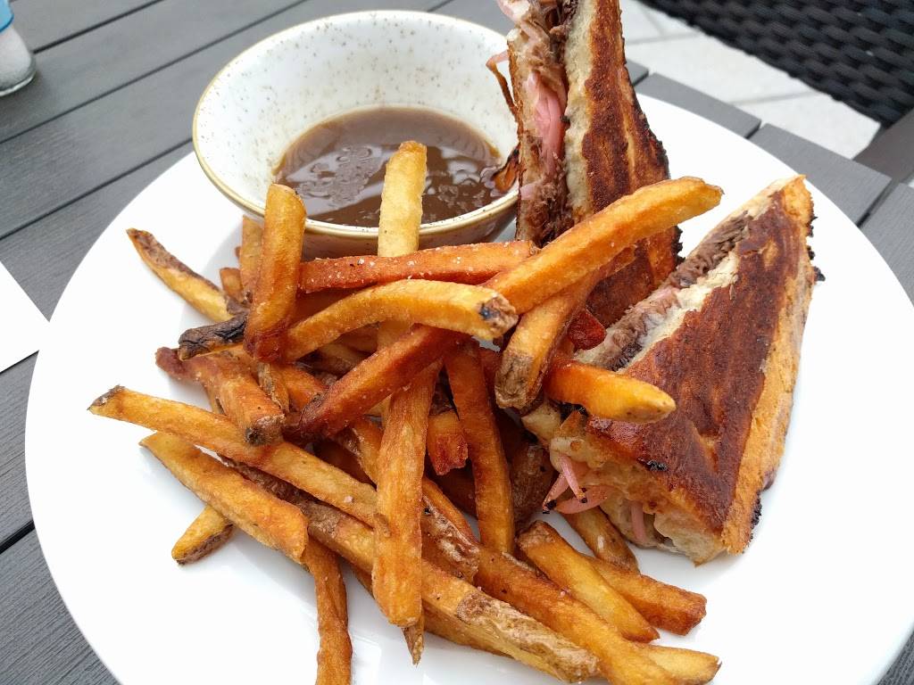 Burtons Grill & Bar | restaurant | 21434 Epicerie Plaza, Sterling, VA 20164, USA | 5716655700 OR +1 571-665-5700