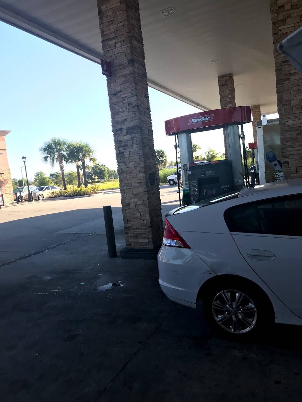 RaceTrac | bakery | 22350 S Tamiami Trail, Estero, FL 33928, USA | 2394953274 OR +1 239-495-3274