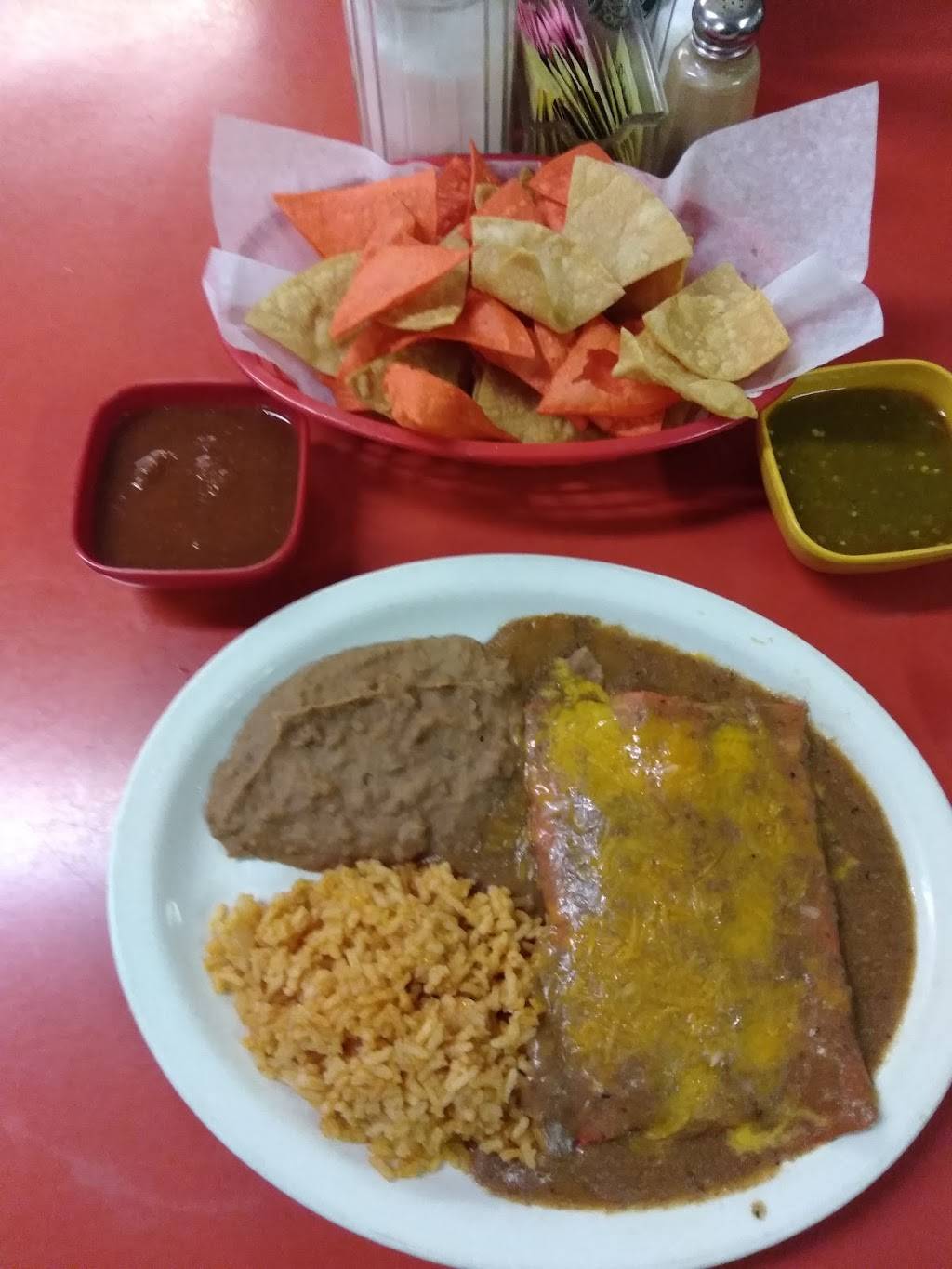 Los Reyes Cafe | restaurant | 101 US-87, Smiley, TX 78159, USA | 8305876510 OR +1 830-587-6510