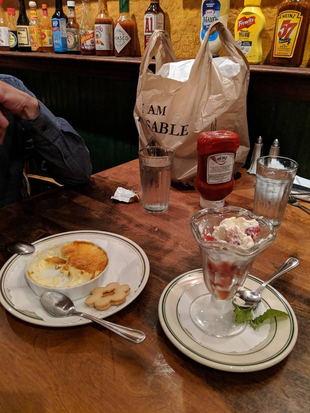 Izzys | restaurant | 3345 Steiner St, San Francisco, CA 94123, USA | 4155630487 OR +1 415-563-0487