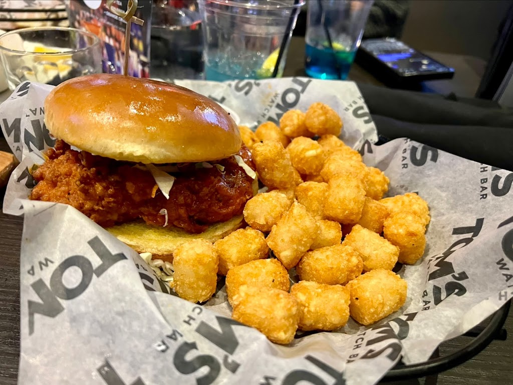 Toms Watch Bar | restaurant | 200 American Way, Oxon Hill, MD 20745, USA | 3019603936 OR +1 301-960-3936