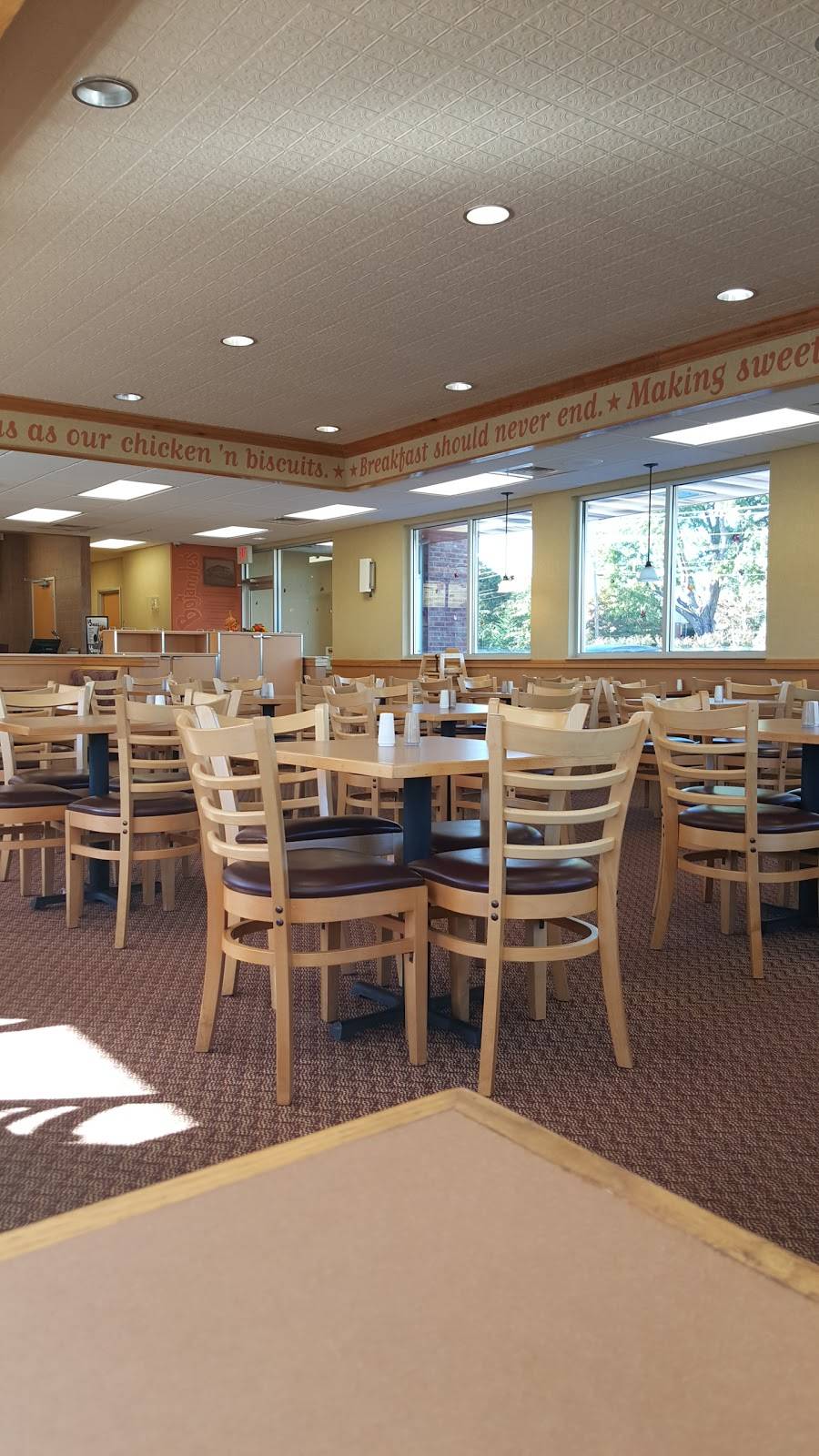 Bojangles Famous Chicken n Biscuits | restaurant | 3280 Old Forest Rd, Lynchburg, VA 24501, USA | 4343165359 OR +1 434-316-5359