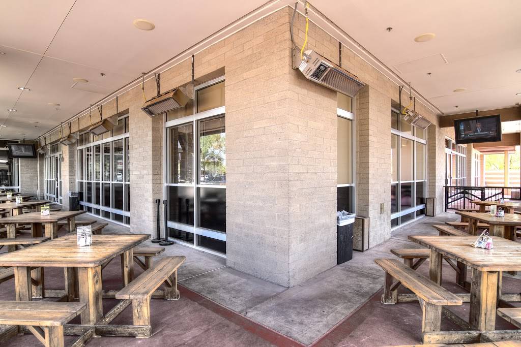 Zipps Sports Grill | restaurant | 14148 N 100th St, Scottsdale, AZ 85259, USA | 4803144600 OR +1 480-314-4600