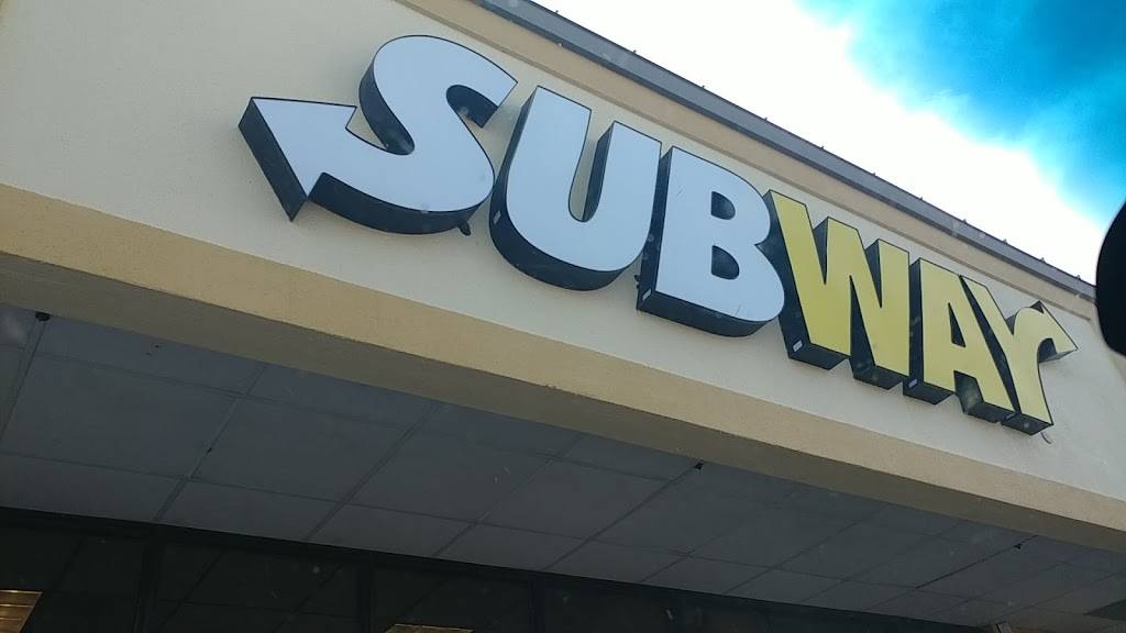 Subway | restaurant | 360 S Division St, Harvard, IL 60033, USA | 8159437298 OR +1 815-943-7298