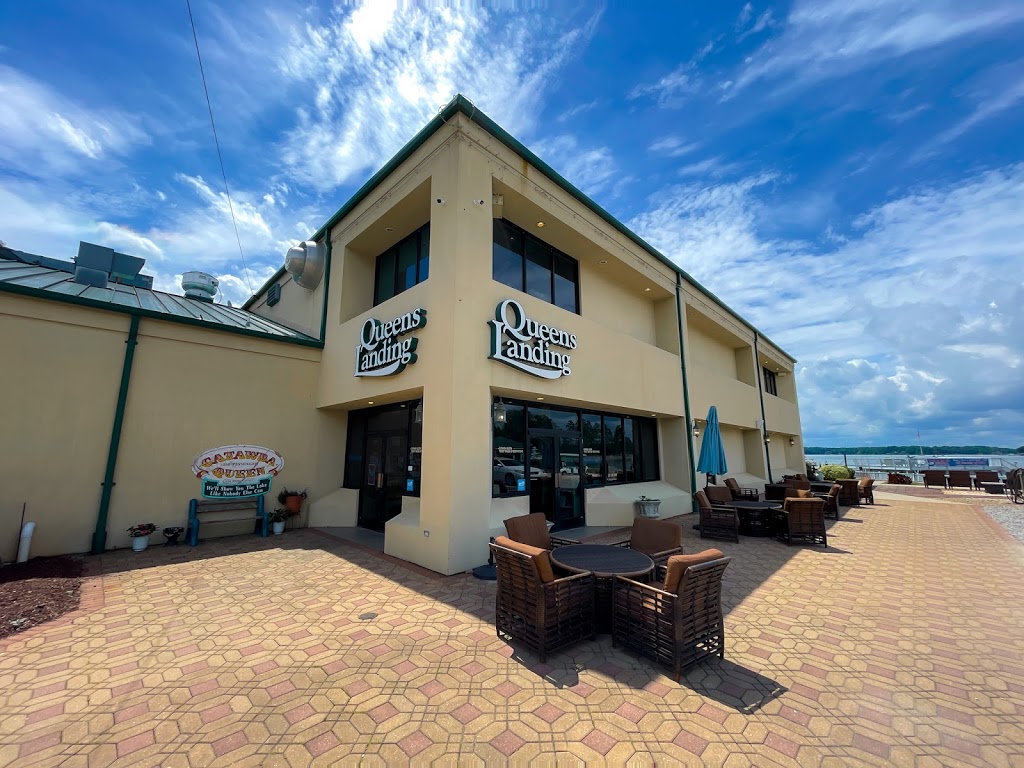Queens Landing | restaurant | 1459 River Hwy, Mooresville, NC 28117, USA | 7046632628 OR +1 704-663-2628
