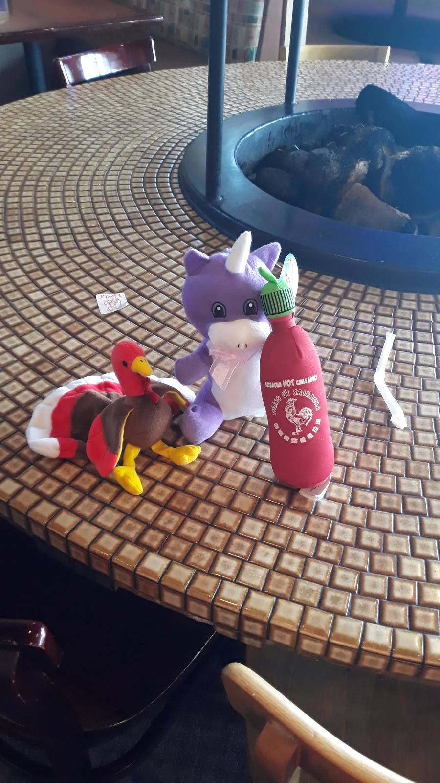 Round Table Pizza | meal delivery | 403 E Arrow Hwy, Glendora, CA 91740, USA | 6269638576 OR +1 626-963-8576