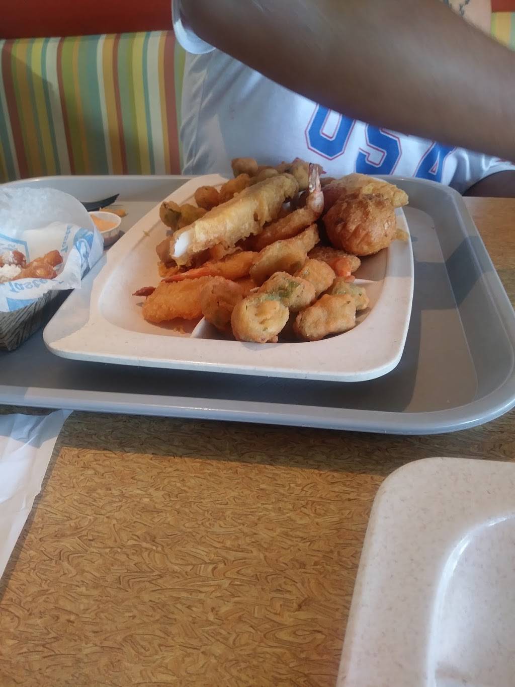 Captain Ds | restaurant | 1141 Forestdale Blvd, Forestdale, AL 35214, USA | 2057987086 OR +1 205-798-7086