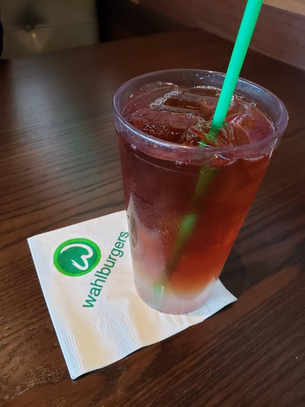 Wahlburgers | restaurant | 30955 Woodward Ave Suite 605, Royal Oak, MI 48073, USA | 2488508601 OR +1 248-850-8601