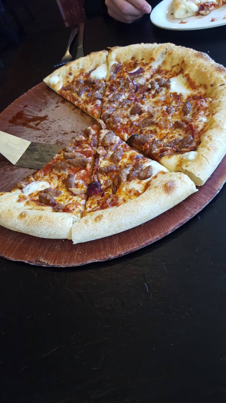 Pizza Hut | restaurant | 1107 W Main St, Whitewater, WI 53190, USA | 2624737887 OR +1 262-473-7887