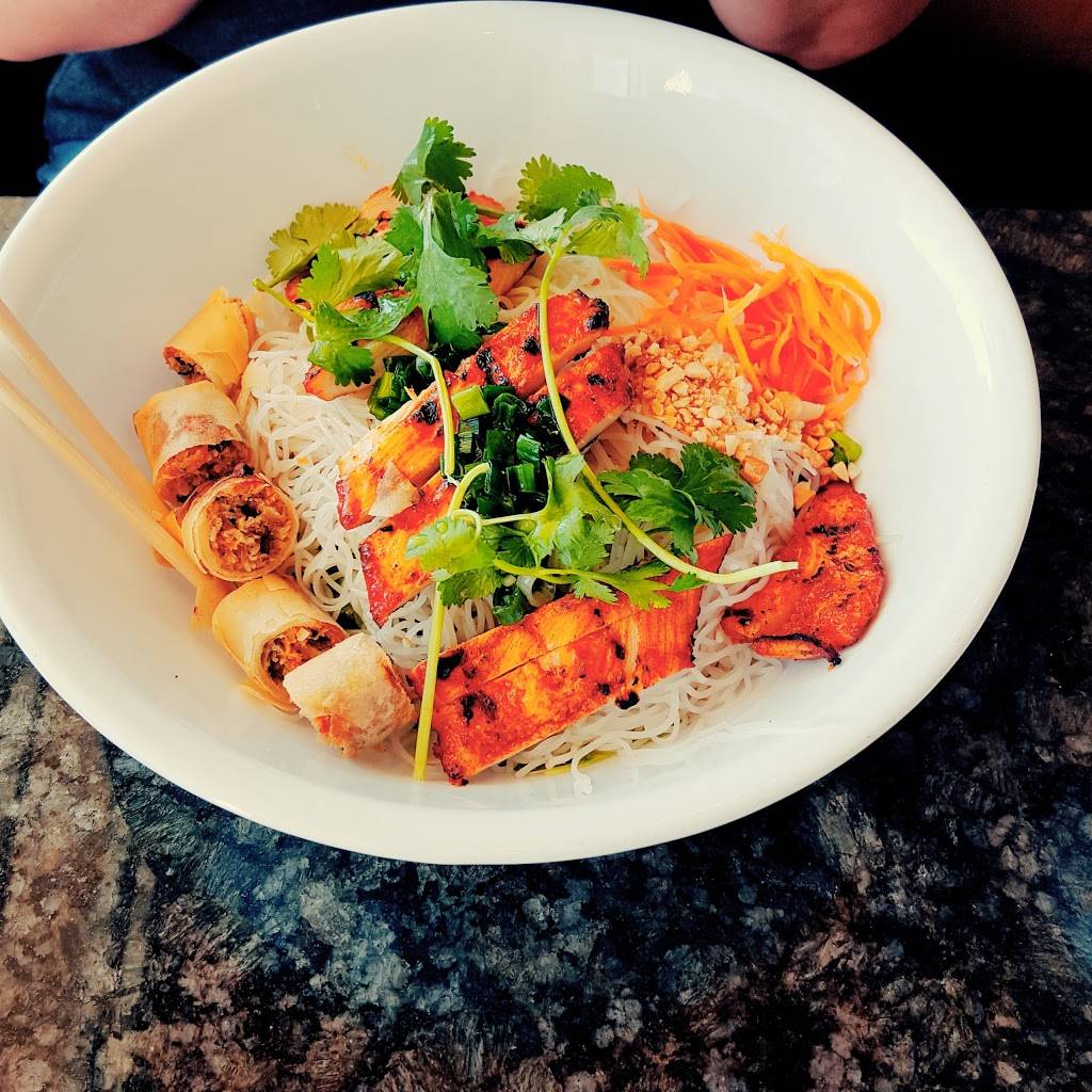 Pho VN Bistro | restaurant | 10003 NW Military Hwy #3101, San Antonio, TX 78231, USA | 2109949638 OR +1 210-994-9638