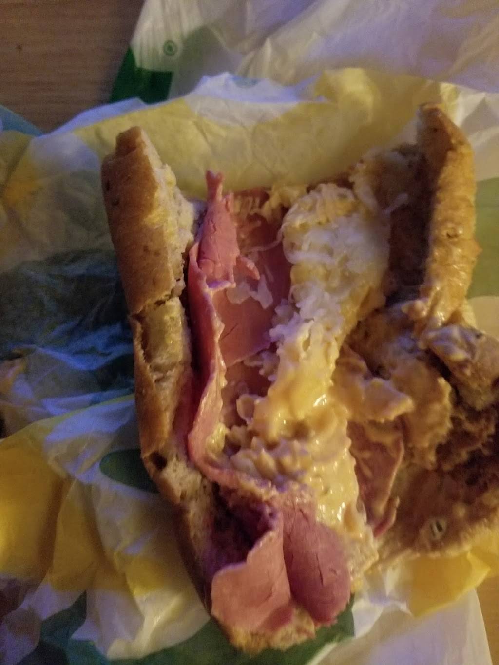 Subway | restaurant | 400 East Ave, Lomira, WI 53048, USA | 9202697899 OR +1 920-269-7899