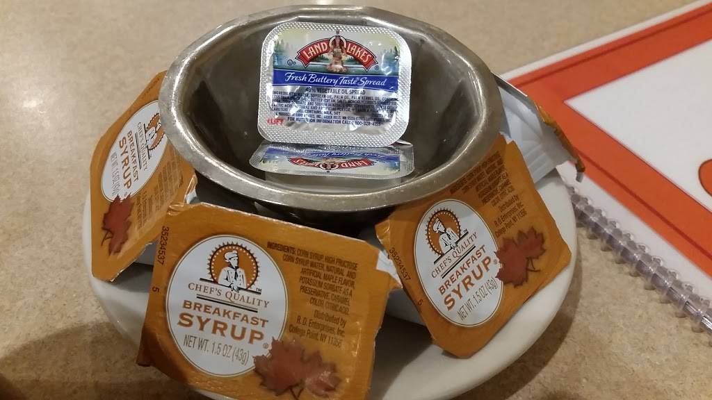 Henny Penny Family Restaurant | restaurant | 1709 IL-120, McHenry, IL 60051, USA | 8153851230 OR +1 815-385-1230